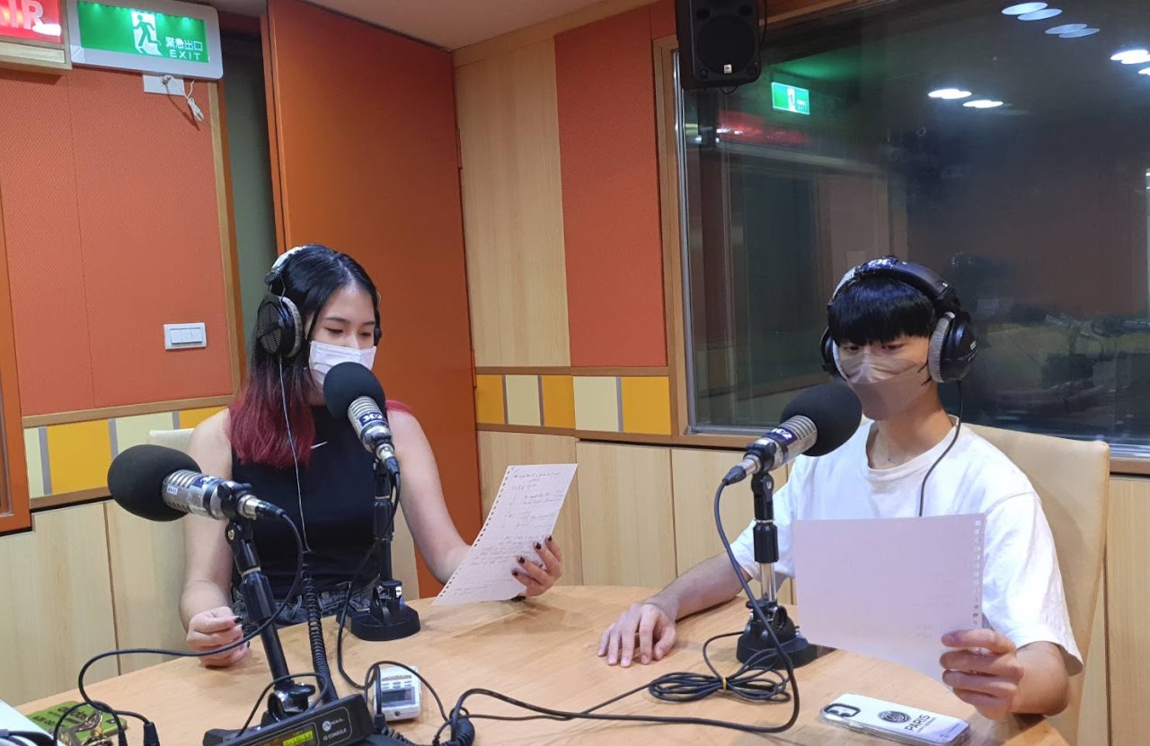 ZZSH Students’ Bilingual Broadcast as Radio Hosts